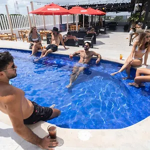 4* מלון Nomads Party
